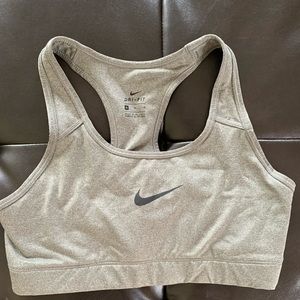 Nike sports bra size medium